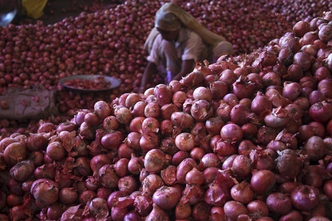 Maharashtra, direct marketing licences, marketing licences, check onion prices, onion prices, onion prices in check