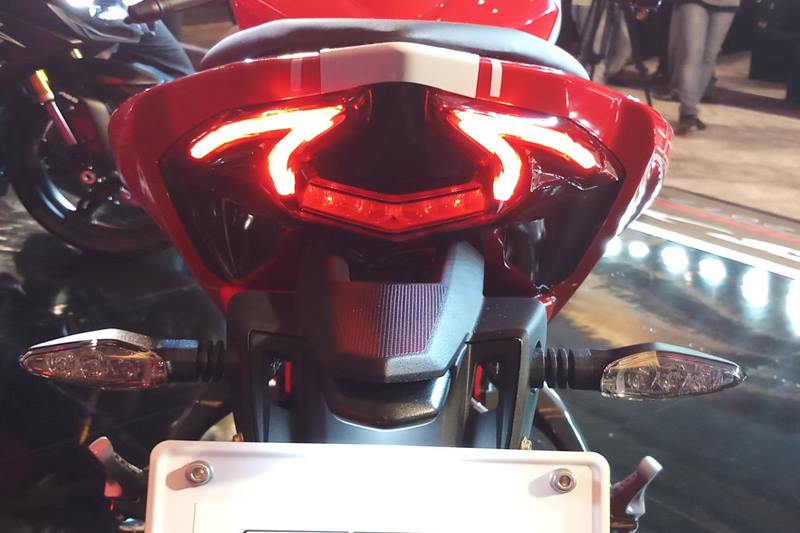 The 310 cc motor, has been built in collaboration between TVS and BMW, although the ECU on the Apache is unique and the engine tune is more suited for quicker acceleration and fueling.