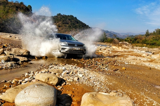 2017 Volkswagen Tiguan Travelogue Review: A German SUV in a mad 1500 km drive chasing the snow!