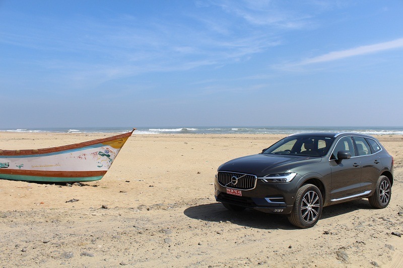 2018 Volvo XC60 comes to India within 7 months of its global unviel at the 2017 Geneva Motor Show. This vehicle is built on the SPA architecture which a modular platform that also underpins Volvo XC90, Volvo S90, Volvo V90 Cross-Country. Volvo XC60 folllows the Volvo Car’ family design philosophy but sill manages to look younger and sharper than the XC90. The new XC60 is taller, wider and shorter than its predecessor and continues to come with a strong road presence.