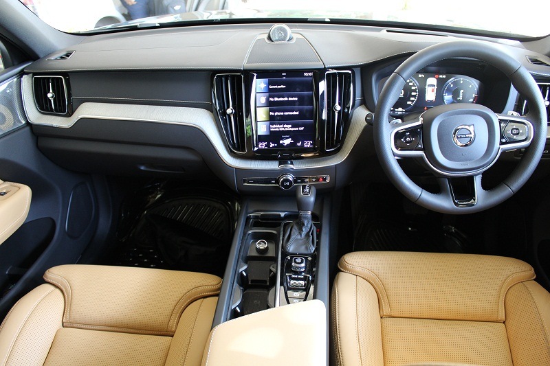 Volvo XC60 interiors is bright and has a sense of luxury and comfort. Obviously the space inside the cabin is not as much as you see on the Volvo XC90 but its certainly enough for a comfortable journey. The dashboard is neatly laid out and the finishing has equal touches of chrome, wood and high-quality plastics. The start-start knob and drive mode selector has chrome emblishment for premium touch and fine finishing of gearbox gives the driver a superior feel.