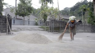 bali volcano, bali flights, bali airport, bali emergency, bali disaster, bali crisis, bali flights cancelled, bali airport closed, bali on high alert