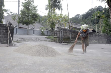 bali volcano, bali flights, bali airport, bali emergency, bali disaster, bali crisis, bali flights cancelled, bali airport closed, bali on high alert bali volcano, bali flights, bali airport, bali emergency, bali disaster, bali crisis, bali flights cancelled, bali airport closed, bali on high alert