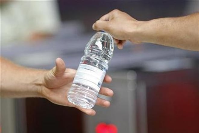 water bottler sale row, water bottle on mrp, can i bargain on water bottle mrp