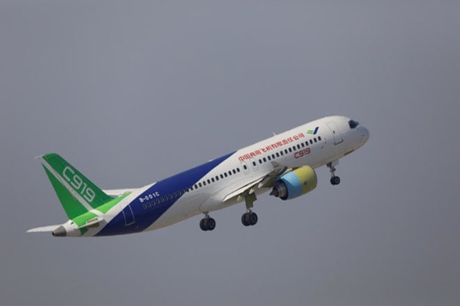 china plane, test flight of second prototype of passeger jet, Shanghai, Pudong International airport, Commercial Aircraft Corporation of China, Boeing, airbus , europe