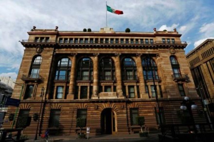 The hawkish move to counter a recent uptick in inflation and match a rate hike by the U.S. Federal Reserve momentarily prompted the peso to reverse earlier losses. (Reuters)