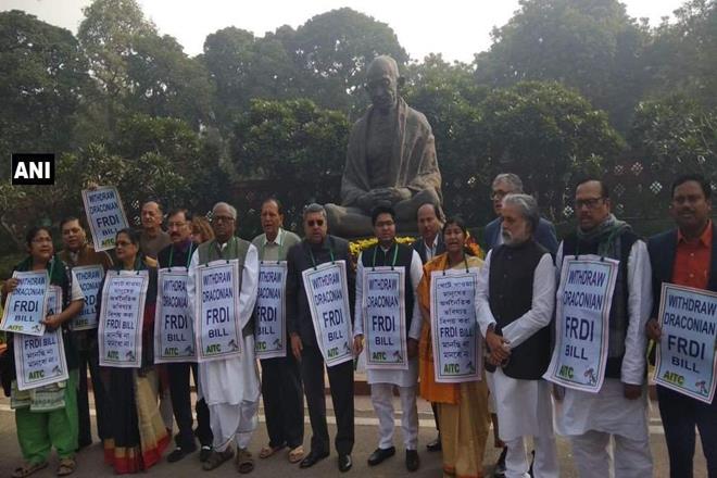 Trinamool Congress, Trinamool Congress protest against FRDI, FRDI, FRDI Bill, Mamata Banerjee, TMC supremo, West Bengal Chief Minister 