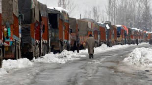 jammu kashmir weather, jammu kashmir weather report, jammu kashmir weather today, kashmir snowfall time 2018, kashmir snowfall today, kashmir snowfall in october, leh srinagar highway current status, leh srinagar highway news