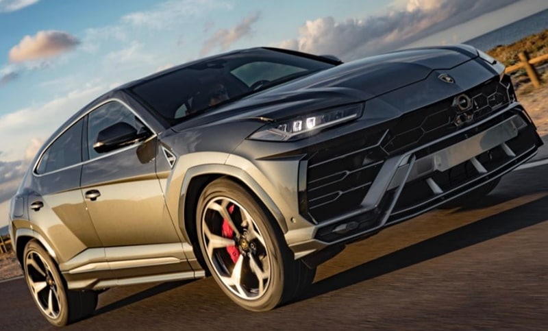 In terms of interior, Lamborghini Urus is like being inside an extremely luxurious aeroplane, which displays exquisite Italian craftsmanship combined with state-of-the-art technology. The cabin has an aeronautic design and the instrument console has three TFT screens (one for the instruments, one for infotainment and one for comfort functions and virtual keyboard with hand-writing recognition) that put the driver’s needs at the forefront.