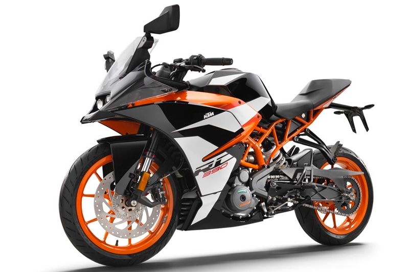 300-400cc: KTM RC 390 is powered by a 373 cc engine that generates 44 hp of power and 36 Nm of torque, mated to a 6-speed manual transmission with slipper clutch. It was launched alongside the RC 200 in January this year at a price of Rs 2.25 lakh (ex-showroom, Delhi).