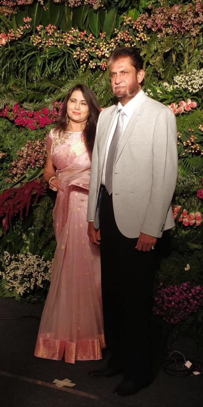Former Indian crickter Sandip Patil also came to the reception with his wife. (Anushka fan club)