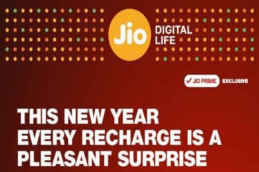 Reliance Jio launches Rs 3300 cashback offer.