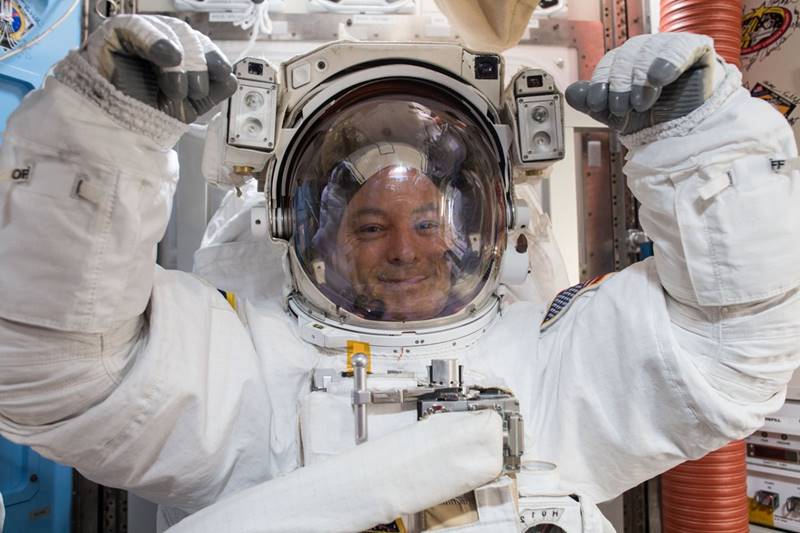Two NASA astronauts conducted the first spacewalk of the year while working on a robotic arm. Astronauts Scott Tingle and Mark Vande Hei, crewmembers of the Expedition 54 aboard the International Space Station (ISS), spent about 6.5 hours outside the space station. The two astronauts were tasked with replacing one of the two "hands" on the end of Canadarm2 known as latching end effectors (LEEs), because the old one (LEE-A) had suffered from wear and tear. The LEEs are identical grappling devices which are used to latch on to incoming cargo spacecraft, located at opposite ends of Canadarm2, each weighing about 440 lbs (200 kilograms) and measuring about 3 feet (1 meter) long. (Image: NASA)