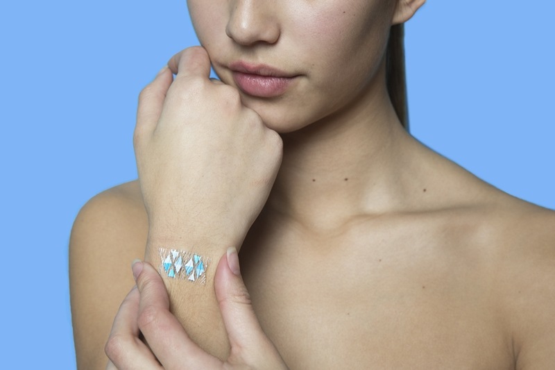 CES 2018, products at CES 2018, unique products at CES 2018, Consumer Electronic Show 2018, My Li-Fi, Merge VR Nerf-like gun, Sgnl wristband, Belt with airbags, Hip’Air, Smart brake light, Buddy robot, Mu Tag, Nota Nota perfume maker, Bob - the dishwasher, L'Oreal's UV sensor