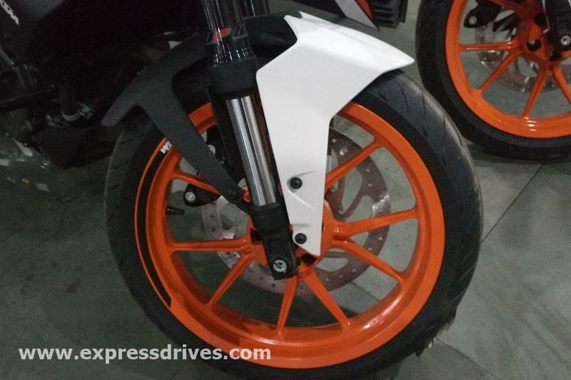 2018 KTM 390 Duke white