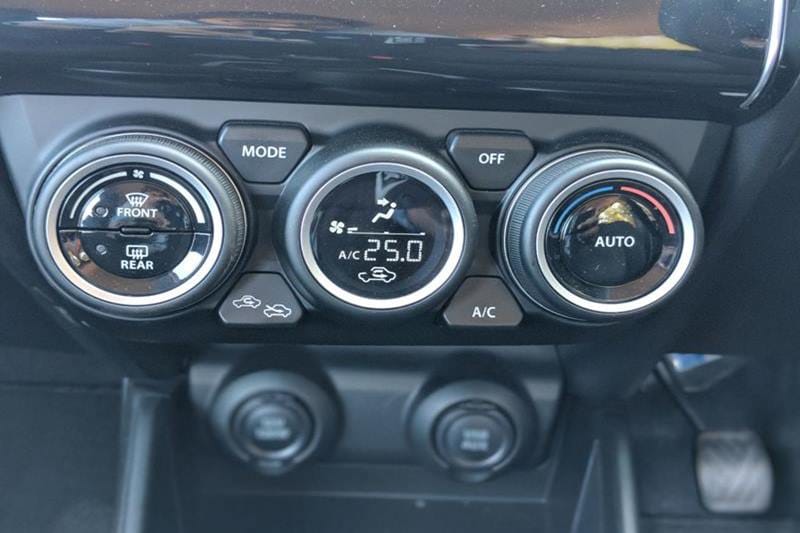 The automatic climate control or the A/C controllers on the new Maruti Suzuki Swift gets these rotatory dials and add to the overall premium touch of the interiors. Both manual and top-variants of new Swift gets these new features.
