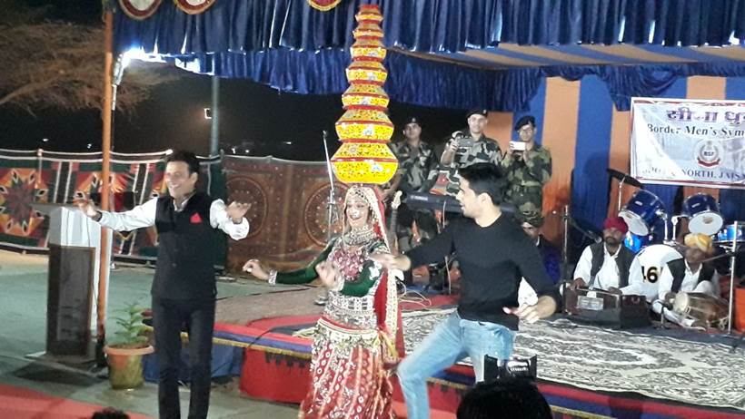 CES 2018, products at CES 2018, unique products at CES 2018, Consumer Electronic Show 2018, My Li-Fi, Merge VR Nerf-like gun, Sgnl wristband, Belt with airbags, Hip’Air, Smart brake light, Buddy robot, Mu Tag, Nota Nota perfume maker, Bob - the dishwasher, L'Oreal's UV sensor