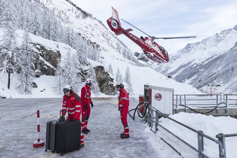 Switzerland, avalanche, Switzerland avalanche, Zermatt, helicopter flights, Snowfall, Swiss ski resort, tourists, Zermatt tourism, switzerland tourism, world news