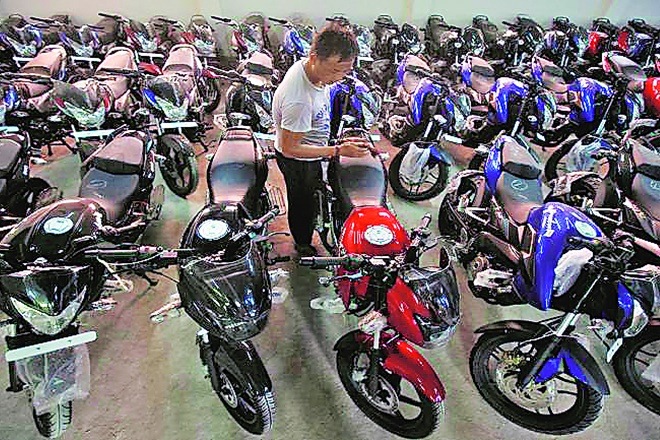 bajaj sales, bajaj motorcycle sales, bajaj total motorcycle units sold in 2017, bajaj 2017 motorcycle sale