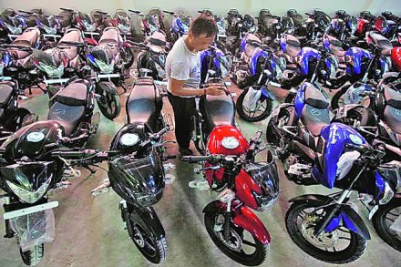 bajaj sales, bajaj motorcycle sales, bajaj total motorcycle units sold in 2017, bajaj 2017 motorcycle sale