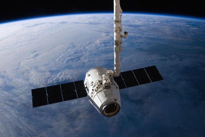 SpaceX's Dragon, cargo spacecraft, Pacific Ocean, Xinhua