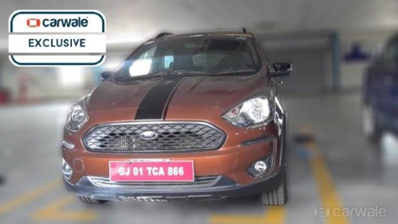 After launching the facelift of Ford Ecosport, the company is now gearing up to launch the new Ford Figo Cross in India and the car is expected to make its India debut in February 2017. expect the Ford Figo Cross to be a all-new product and getting major exterior, interior and mechanical changes. The face of the car is likely to get the same hexagonal grille and the headlamp cluster. The image from CarWale suggests that the Figo Cross does not get DRLs and the fog-lamps are place in the bumper. Racing stripe, roof-rails and all-black wing mirrors adds to the overall crossover look.