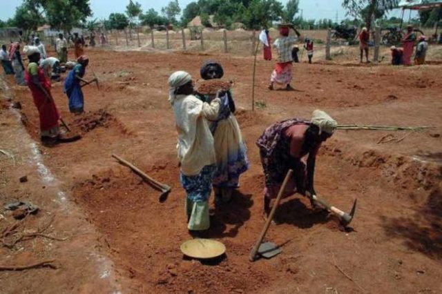MGNREGA: Sharp hike in demand for work registered in the BJP ruled states