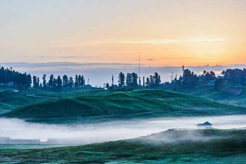 gulmarg, gulmarg winter, gulmarg snow, gulmarg snowfall, visit gulmarg, gulmarg tourism, best tourist spot in india, highest snowfall in india, jammu and kashmir, jammu and kashmir tourism, kashmir snowfall, kashmir weather, kashmir snow, kashmir temperature, gondola rides