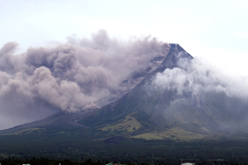 mayon volcano, mayon volcano eruption, mayon volcanic eruption, volcanic eruption, mount mayon lava, philippine volcano, philippine volcano eruption, mayon volcano lava, mount mayon philippine, mayon lava eruption volcano
