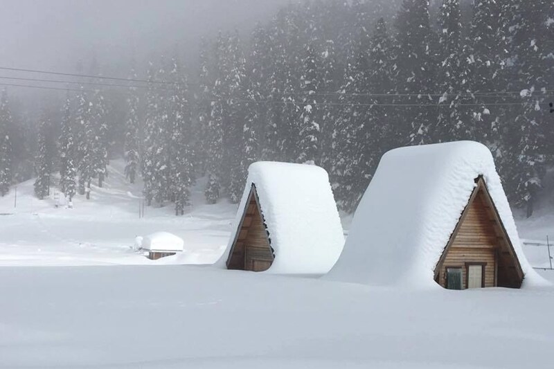gulmarg, gulmarg winter, gulmarg snow, gulmarg snowfall, visit gulmarg, gulmarg tourism, best tourist spot in india, highest snowfall in india, jammu and kashmir, jammu and kashmir tourism, kashmir snowfall, kashmir weather, kashmir snow, kashmir temperature, gondola rides