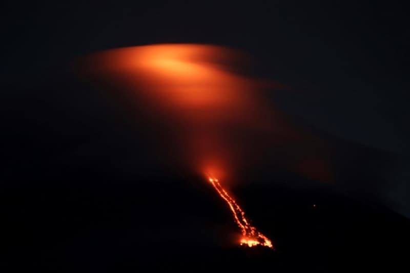 mayon volcano, mayon volcano eruption, mayon volcanic eruption, volcanic eruption, mount mayon lava, philippine volcano, philippine volcano eruption, mayon volcano lava, mount mayon philippine, mayon lava eruption volcano