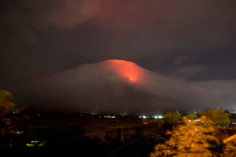 mayon volcano, mayon volcano eruption, mayon volcanic eruption, volcanic eruption, mount mayon lava, philippine volcano, philippine volcano eruption, mayon volcano lava, mount mayon philippine, mayon lava eruption volcano