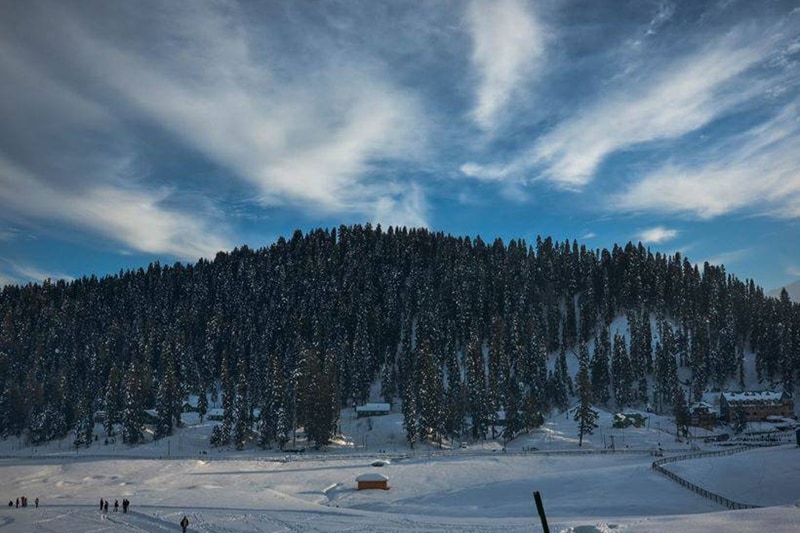 gulmarg, gulmarg winter, gulmarg snow, gulmarg snowfall, visit gulmarg, gulmarg tourism, best tourist spot in india, highest snowfall in india, jammu and kashmir, jammu and kashmir tourism, kashmir snowfall, kashmir weather, kashmir snow, kashmir temperature, gondola rides