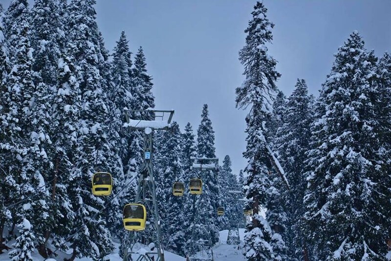 gulmarg, gulmarg winter, gulmarg snow, gulmarg snowfall, visit gulmarg, gulmarg tourism, best tourist spot in india, highest snowfall in india, jammu and kashmir, jammu and kashmir tourism, kashmir snowfall, kashmir weather, kashmir snow, kashmir temperature, gondola rides