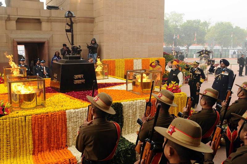 Prime Minister Narendra Modi paid homage to the martyrs of the nations at the Amar Jawan Jyoti. (Source: PIB)