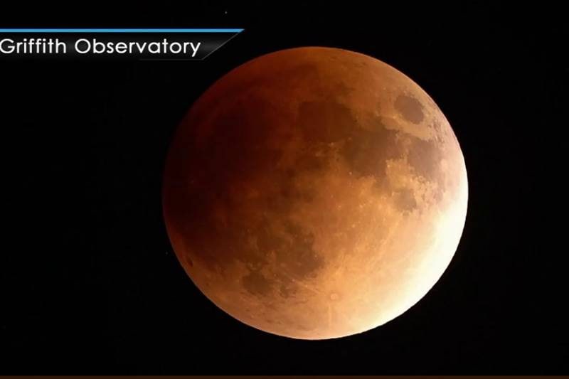 This is the first of such kind instance since 1982. The Super Blood Blue Moon is being witnessed since the moon rise.