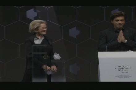world economic forum, world economic forum 2018, wef 2018, world economic forum india, world economic forum 2018 india, crystal award, crystal award ceremony, crystal award 2018, crystal award winner, shah rukh khan, shah rukh khan wins crystal award, shah rukh khan receives crystal award 2018