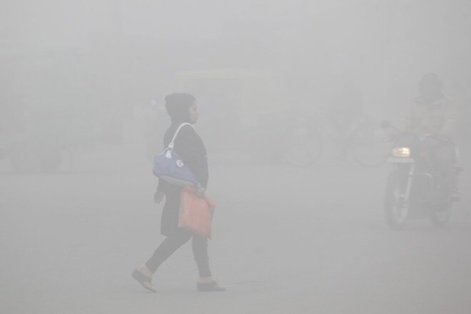 fog, up fog, cold, up cold, up weather, uttar pradesh weather, uttar pradesh cold, lucknow weather, lucknow temperature, temperaure in uttar pradesh, uttar pradesh winters, uttar pradesh trains