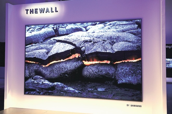 new gadgets of 2018, new gadgets, UV Sense, 3E Robotics, Smoke detector & speaker, AR Glasses, AI Phone, Aflac Duck, Concept Car, Self-driving luggage, Smart Display, Wall TV, loreal