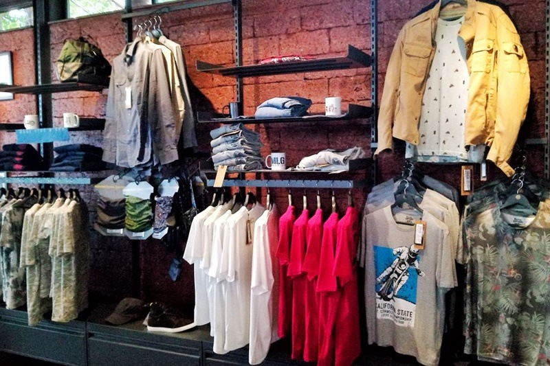 The retail store of the Royal Enfield Garage Cafe gets a good range of apparel starting from T-shirts to gloves and riding boots. You will also find motorcycle related attire here which looked quite decent in terms of the quality and finish. Add ons include accessories which you can buy not just for your bike but for yourself.