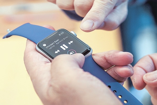 Apple Watch 3,Apple Watch 3 price, Apple Watch 3 features, Apple Watch 3 review, smartwatch, Apple Watches features, Samsung, Tizen based Gear 