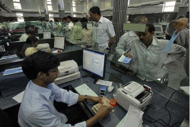 Banks minimum balance charges, MAB charges, 6 hefty bank charges, cash transaction charges, SBI, HDFC Bank, ICICI Bank, Kotak Bank, NEFT charges Banks minimum balance charges, MAB charges, 6 hefty bank charges, cash transaction charges, SBI, HDFC Bank, ICICI Bank, Kotak Bank, NEFT charges