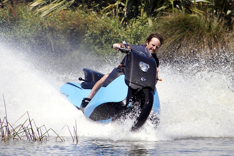 The Biski weighs about 228 kg and has a body somewhat similar to a big touring motorcycle, however, it is all only hollow so as to allo floatation. While the bodywork will help it remain stable on water, I suspect it may hinder its ability to corner on regular black stripes on land which people use to commute! Everyday!