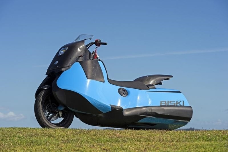 Gibbs Biski, a 55hp twin cylinder engine scooter, runs on land like any other normal two-wheeler, however it can transform into something special at the flick of a button. It only takes it five seconds to be water ready. This amphibious scooter is the brain chile of a company based in New Zealand called Gibbs Amphibians, which specialises in amphibious vehicles.