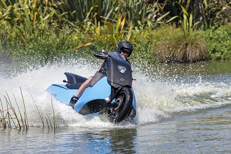 The Biski can do an impressive 130 km/h on land and about 60 km/h on water. When you ride it onto water from land, Biski transforms into its jet-ski style version by retracting the rear wheel and starting the jet propulsion system.
