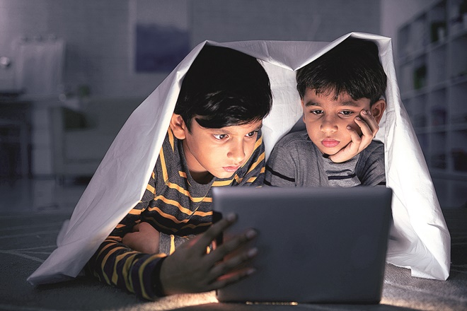  internet, internet and children, Facebook,  iPad, whatsapp, online, children online