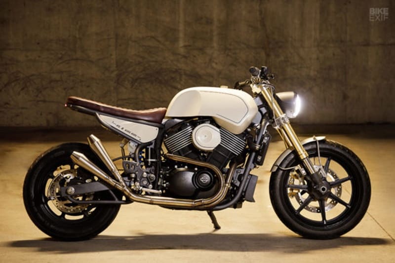 Colin, originally from New Zealand, now resides in the US and has been building bikes in his 16'*20' garage for about a year. He first wanted to make the Harley-Davidson Street 750 better to ride and give a little cafe racer flavour.