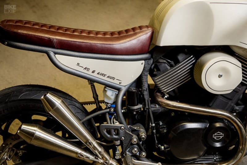 Colin made hand-made bit like the side panels, front fender, a rear splash guard and a battery box. A new subframe was built using a manual tubing bender, a tubing notcher and a TIG welder, leaving space at the back for the LED tail light. It was added with a New Church Moto leather seat upholstery.