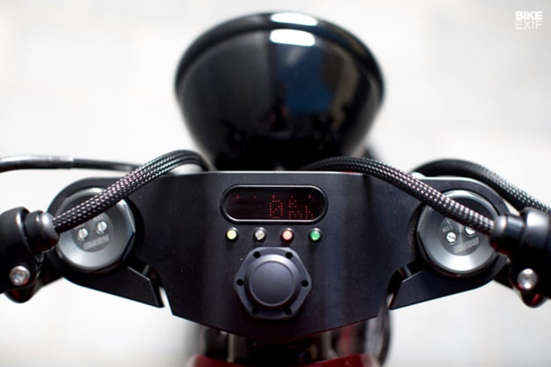 The Bobber was given inserts to accomodate a Motogadget Motoscope mini speedo with little lights. It makes a functional yet a very compact dashboard. The original headlight cluster remains, but now contains an LED lamp.