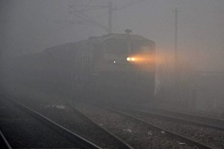 delhi temperature, delhi weather, temperature in delhi, railways schedule, railways status, train status, delhi trains, trains cancelled, trains delayed, delhi fog